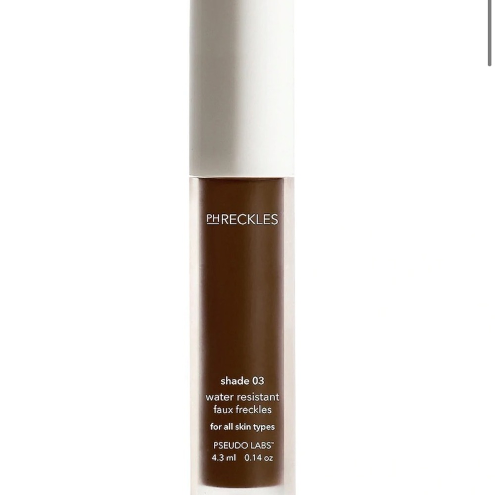 Faux freckles “phreckles” be pseudo labs in shade 03